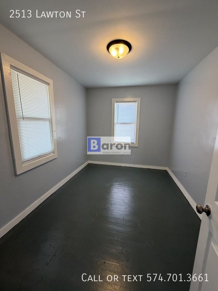 2513 Lawton St - Photo 5 of 13