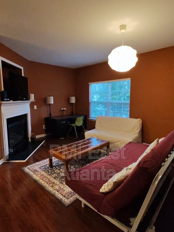 2232 Leicester Way Se - Photo 2 of 9