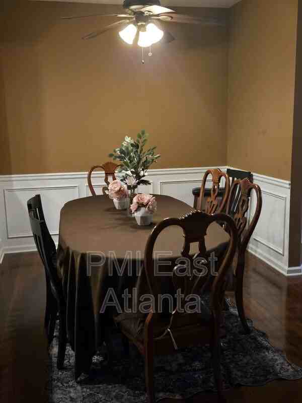 2232 Leicester Way Se - Photo 3 of 9