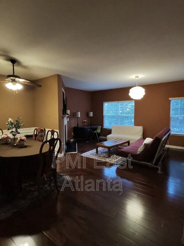 2232 Leicester Way Se - Photo 4 of 9