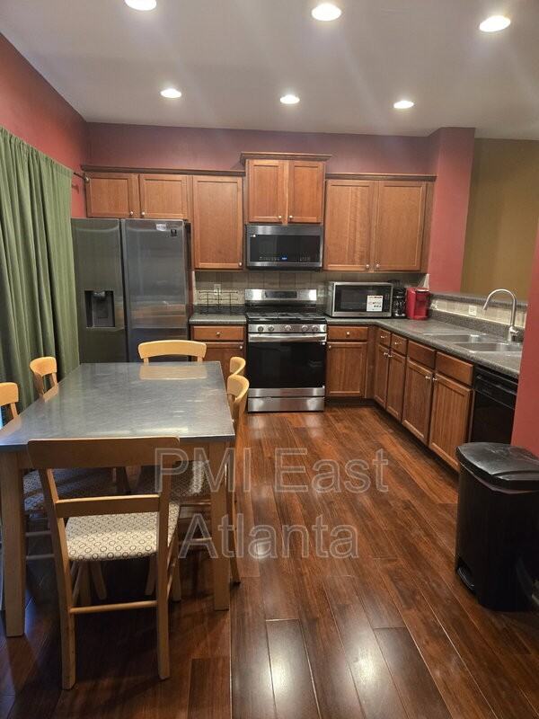 2232 Leicester Way Se - Photo 5 of 9