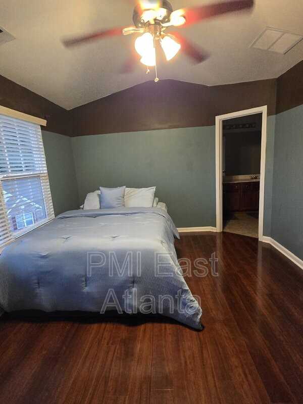 2232 Leicester Way Se - Photo 6 of 9