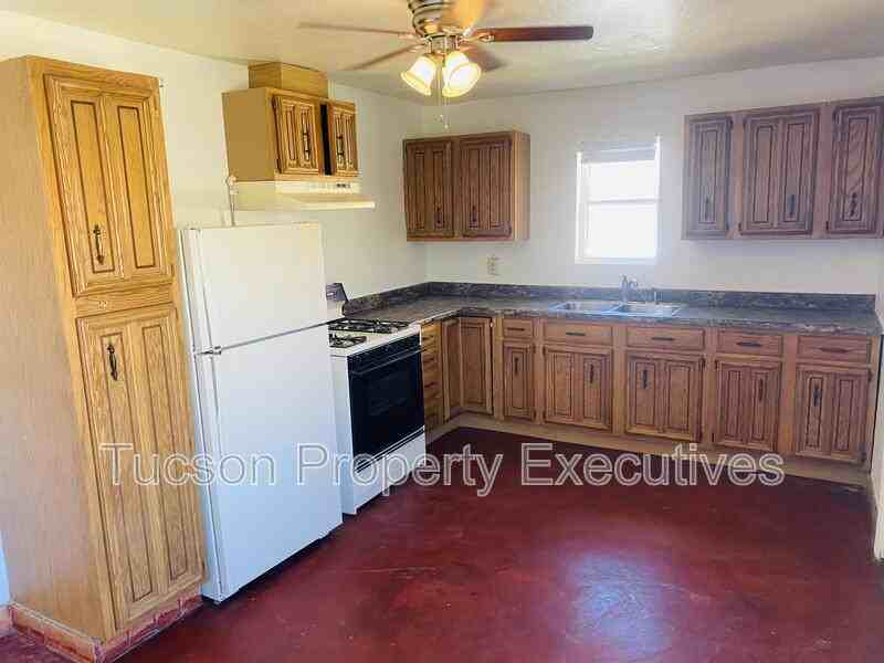 219 E Blacklidge Dr - Photo 2 of 22