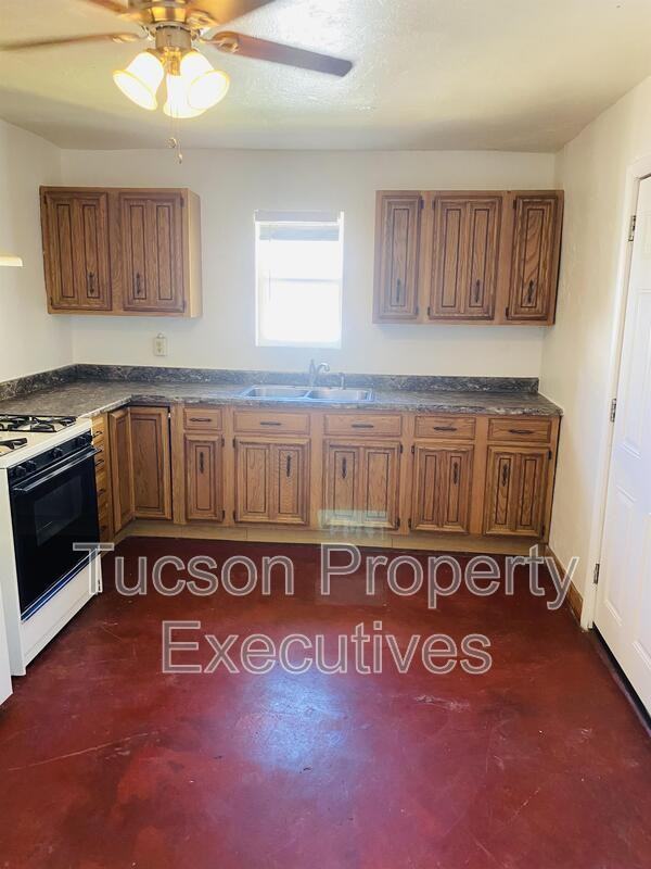 219 E Blacklidge Dr - Photo 4 of 22