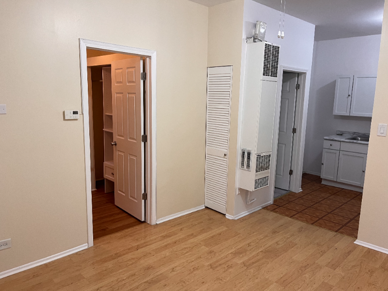 1356 N Greenview Ave #1R - Photo 3 of 11