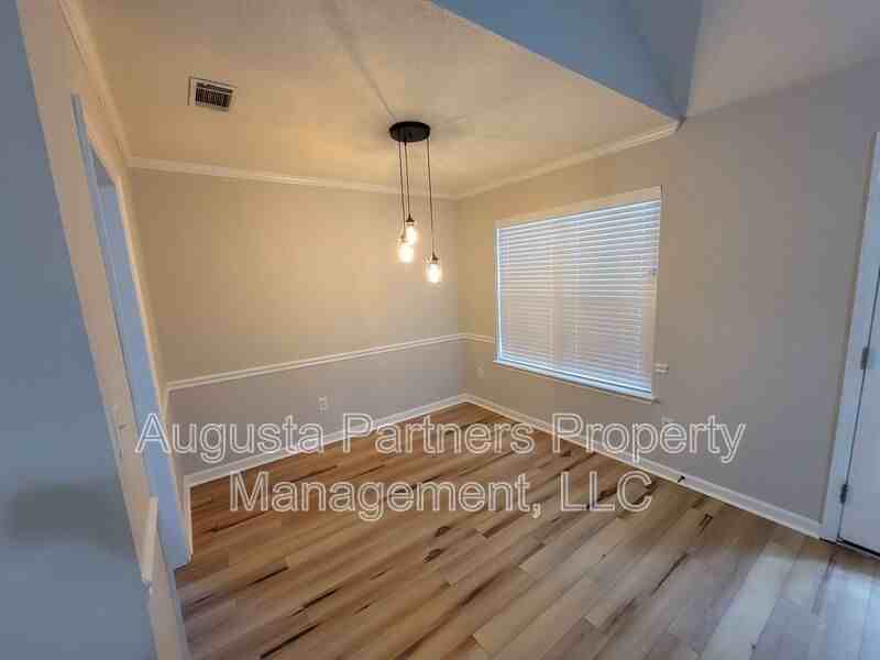 2312 Perot Dr - Photo 3 of 22