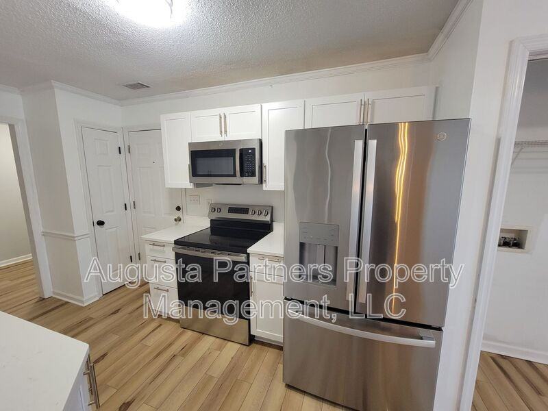 2312 Perot Dr - Photo 6 of 22
