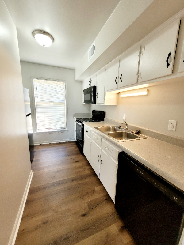 8 Bainbridge Ave #A - Photo 6 of 7