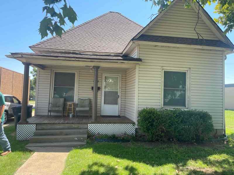 907 W Oklahoma Ave - Photo 2 of 22