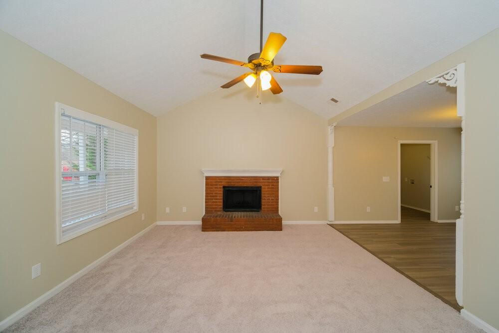 215 Mountain Ln - Photo 4 of 17