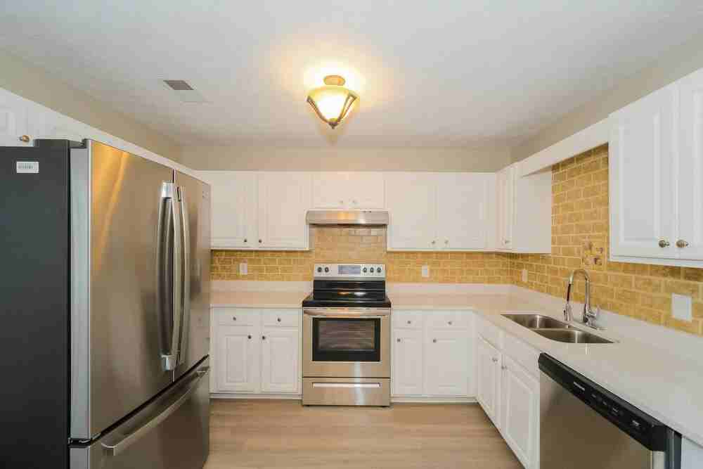 215 Mountain Ln - Photo 7 of 17