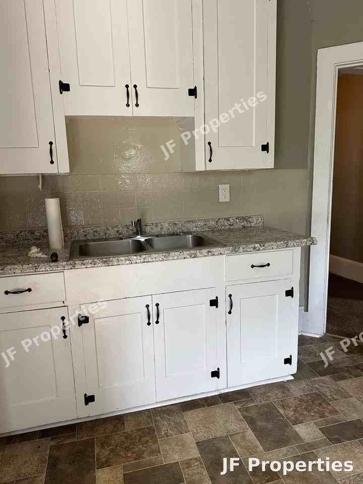 881 Babbitt Rd - Photo 5 of 5