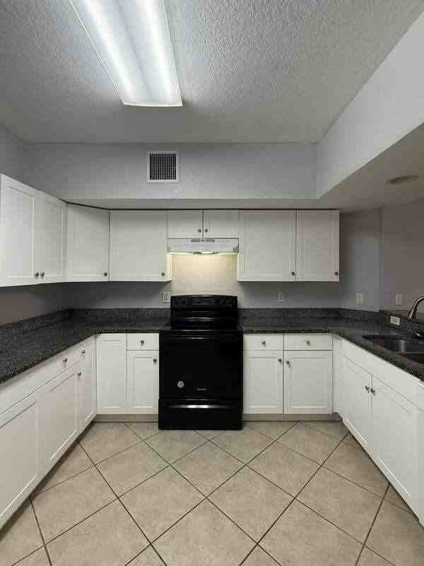 429 Newmont Cir - Photo 5 of 43
