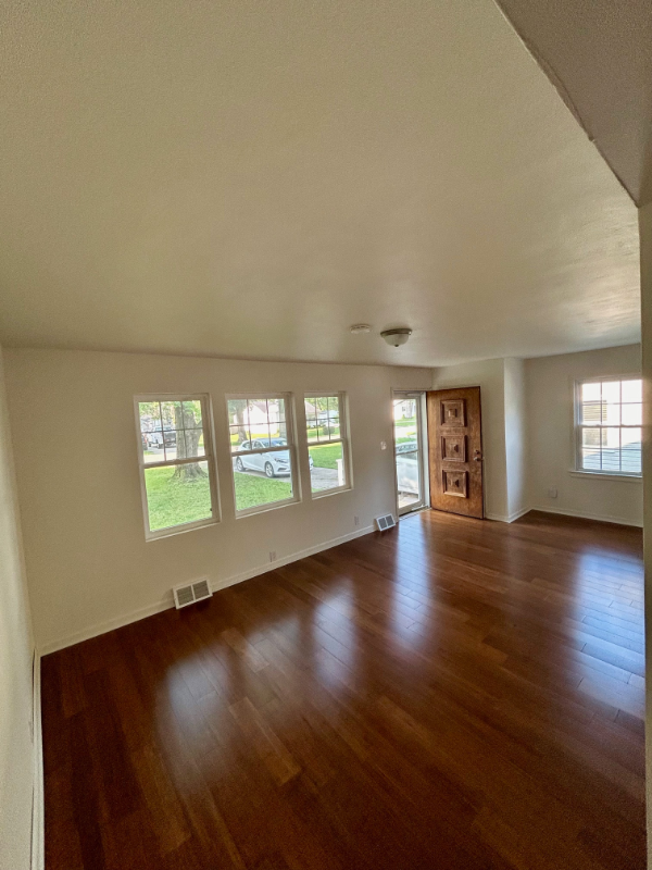 2324 Van Buskirk Rd - Photo 3 of 20