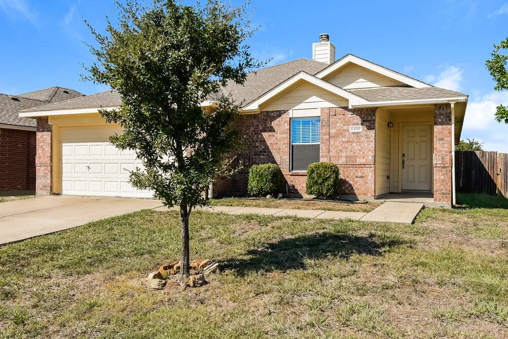 1100 Caroline Dr - Photo 3 of 16