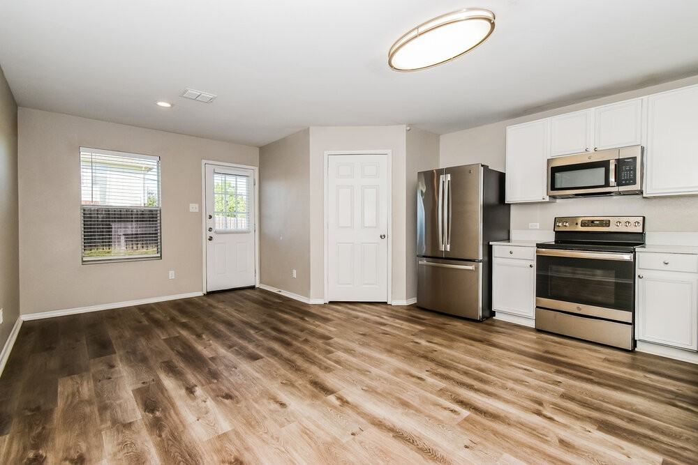 1100 Caroline Dr - Photo 6 of 16