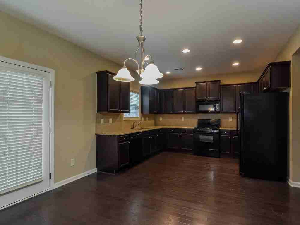 785 Westmoreland Ln - Photo 4 of 15