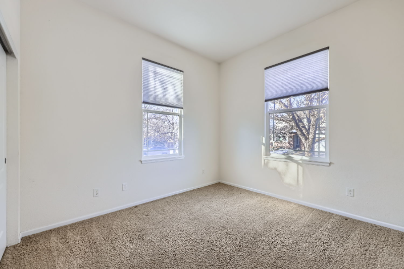 10436 Norfolk Ct - Photo 5 of 20