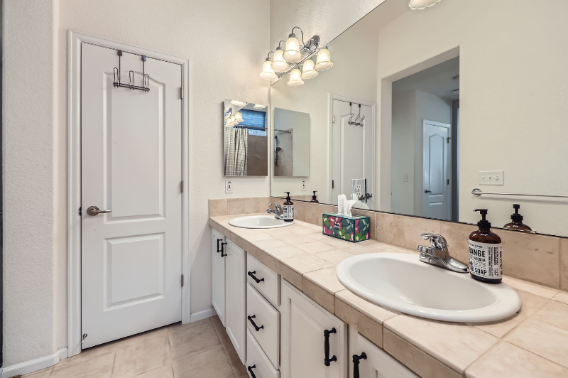 10436 Norfolk Ct - Photo 7 of 20