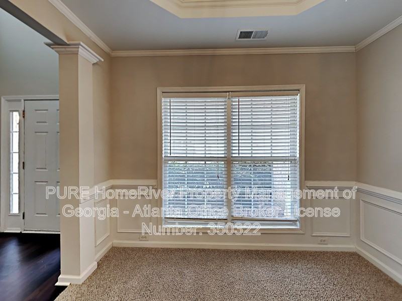 1119 Silvergate Ln - Photo 4 of 28