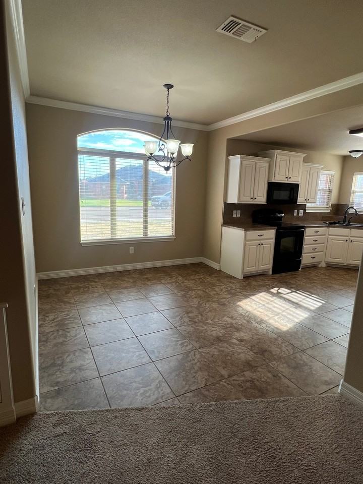 6112 101st Pl - Photo 3 of 10