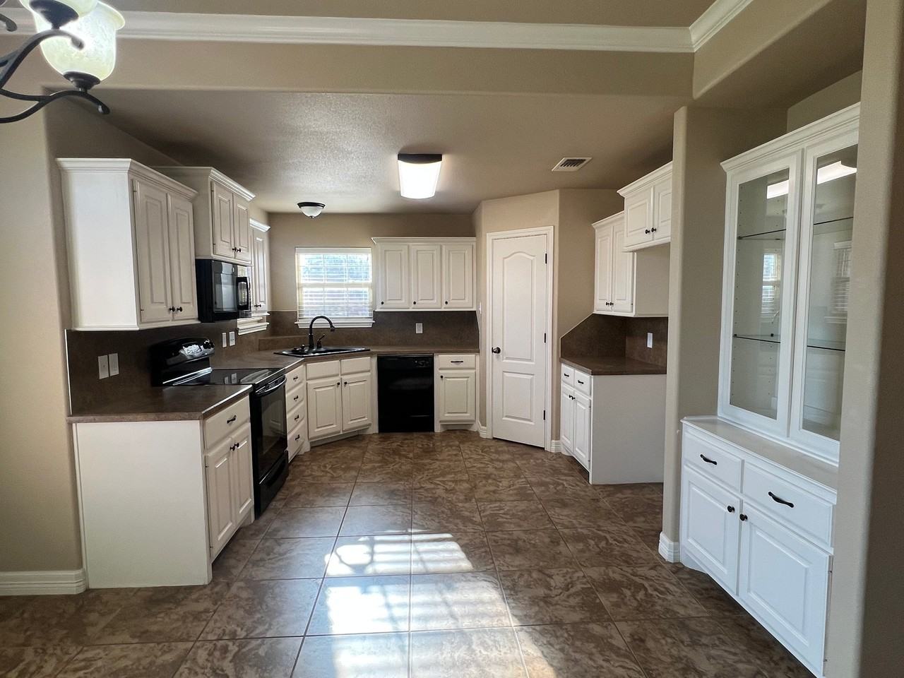 6112 101st Pl - Photo 4 of 10