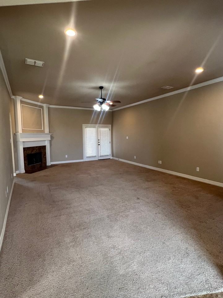 6112 101st Pl - Photo 5 of 10