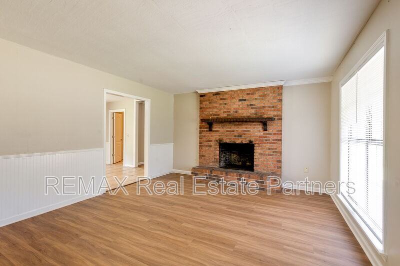 605 Hacienda Ave - Photo 3 of 21