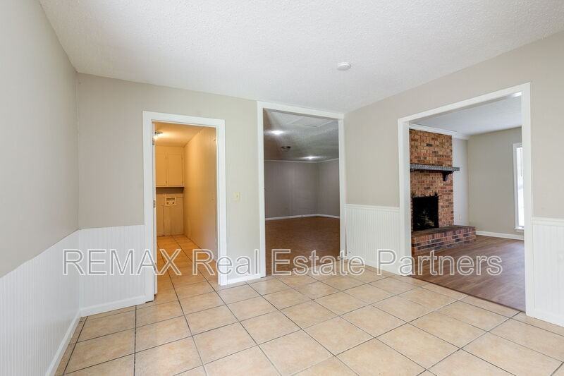 605 Hacienda Ave - Photo 7 of 21