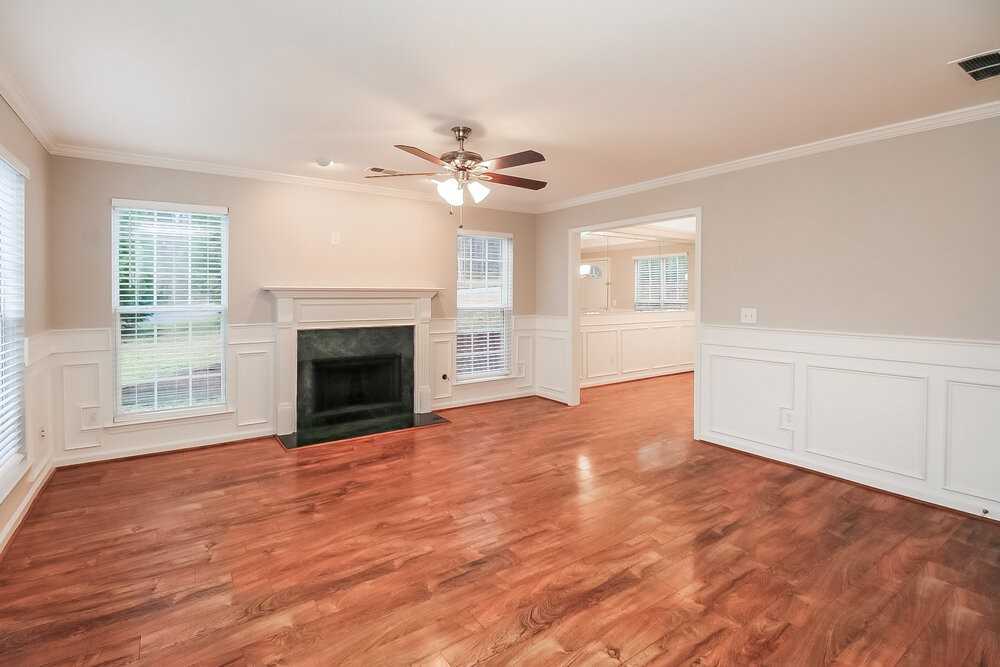9599 Rollinghills Dr - Photo 4 of 17