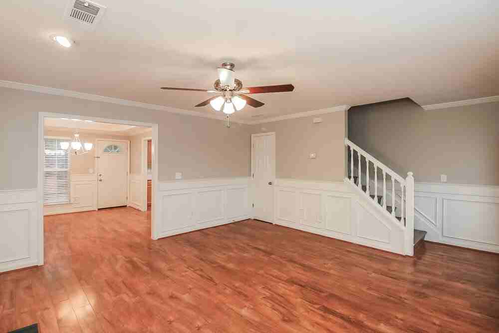 9599 Rollinghills Dr - Photo 6 of 17