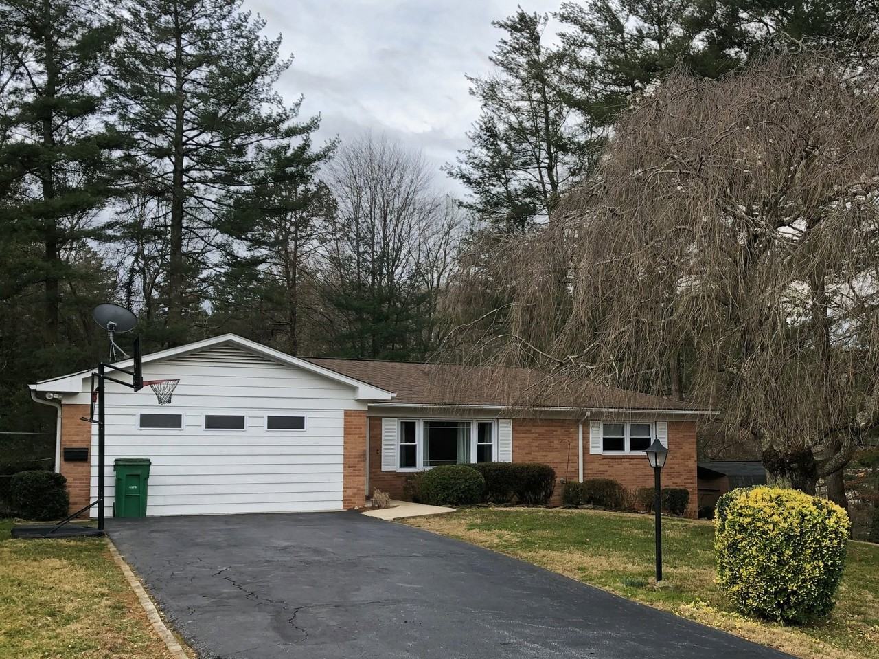 3231 Magnolia Dr