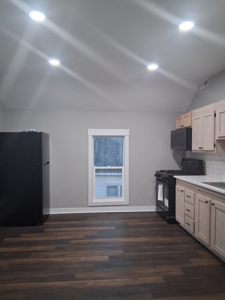 1167 N 4th St #1 - Photo 3 of 28