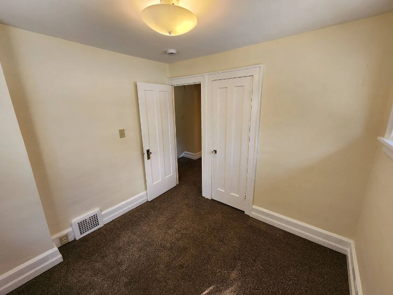 5161 Greenhurst Dr - Photo 2 of 20
