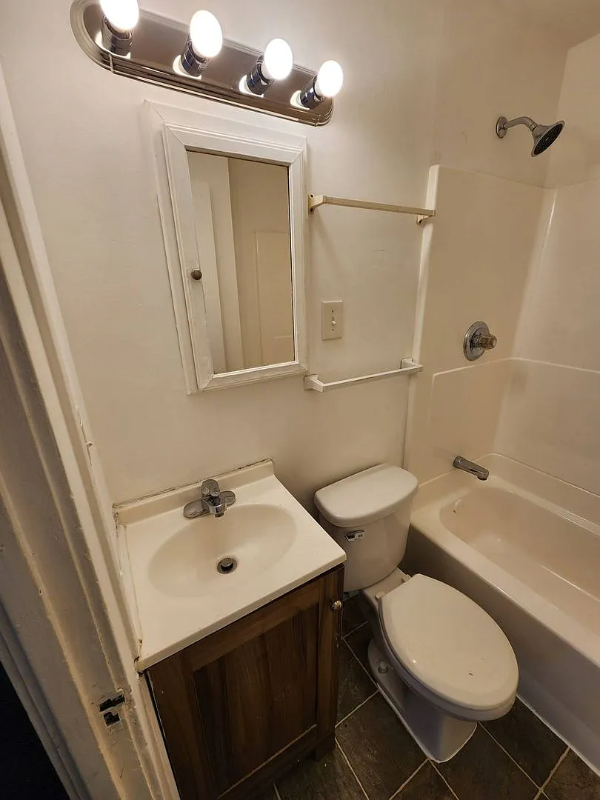 5161 Greenhurst Dr - Photo 5 of 20