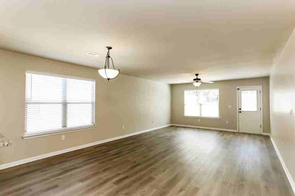 270 Eagles Pkwy - Photo 5 of 16