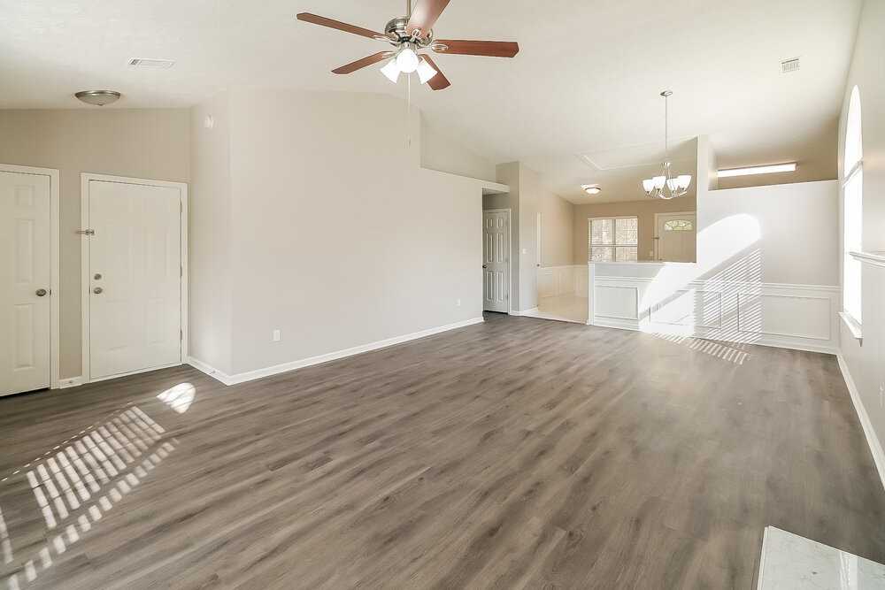 350 Emerald Green Ct - Photo 5 of 15