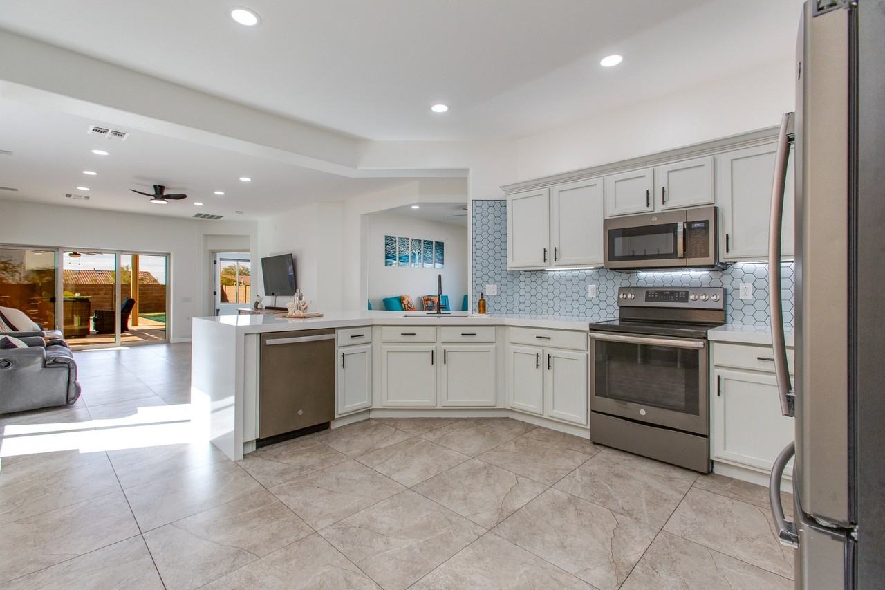 8242 S Hidden Trail Ct - Photo 2 of 13