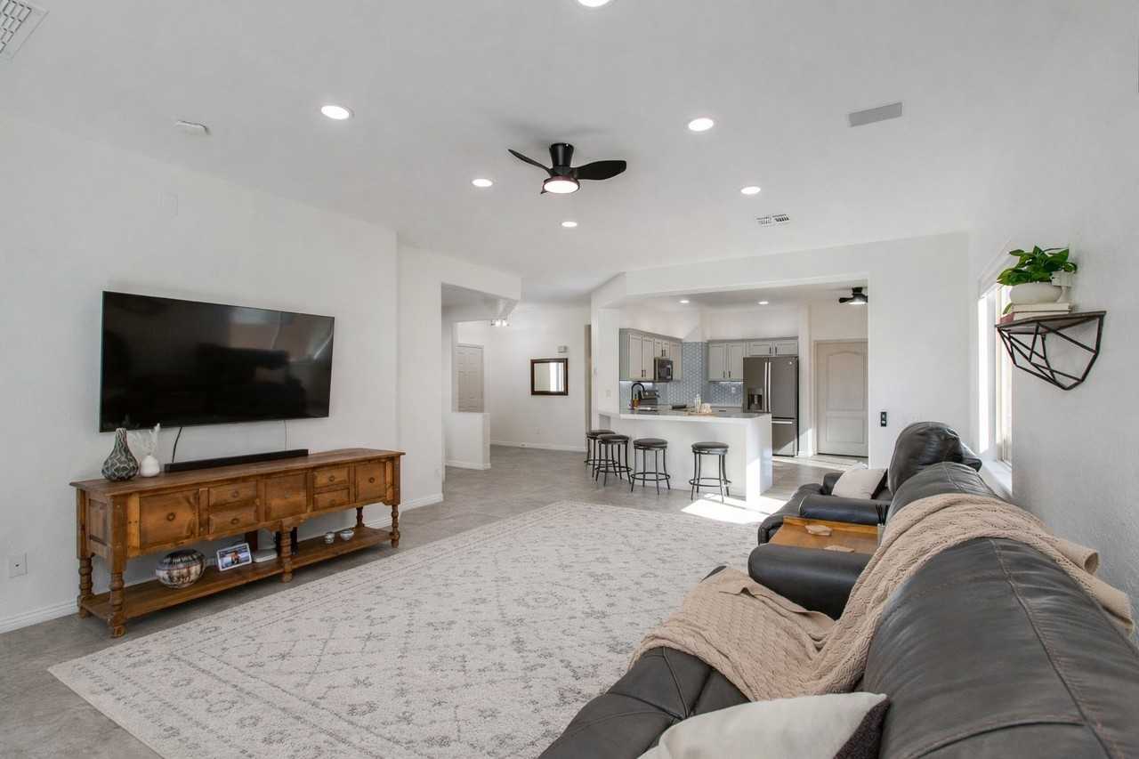 8242 S Hidden Trail Ct - Photo 4 of 13