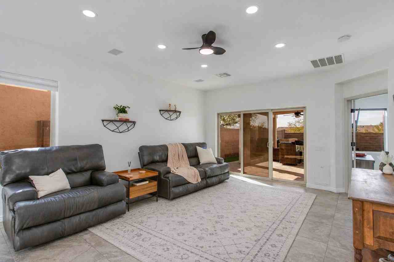 8242 S Hidden Trail Ct - Photo 5 of 13