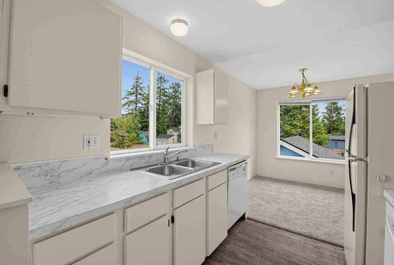 601 Sunset Ave Ne #D - Photo 2 of 16