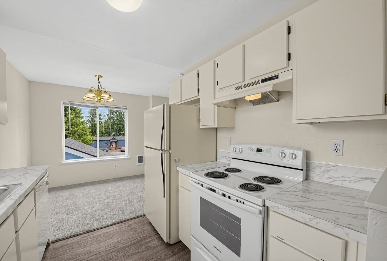 601 Sunset Ave Ne #D - Photo 3 of 16