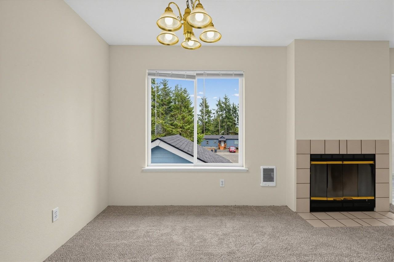 601 Sunset Ave Ne #D - Photo 4 of 16