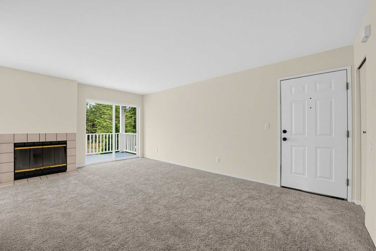 601 Sunset Ave Ne #D - Photo 7 of 16