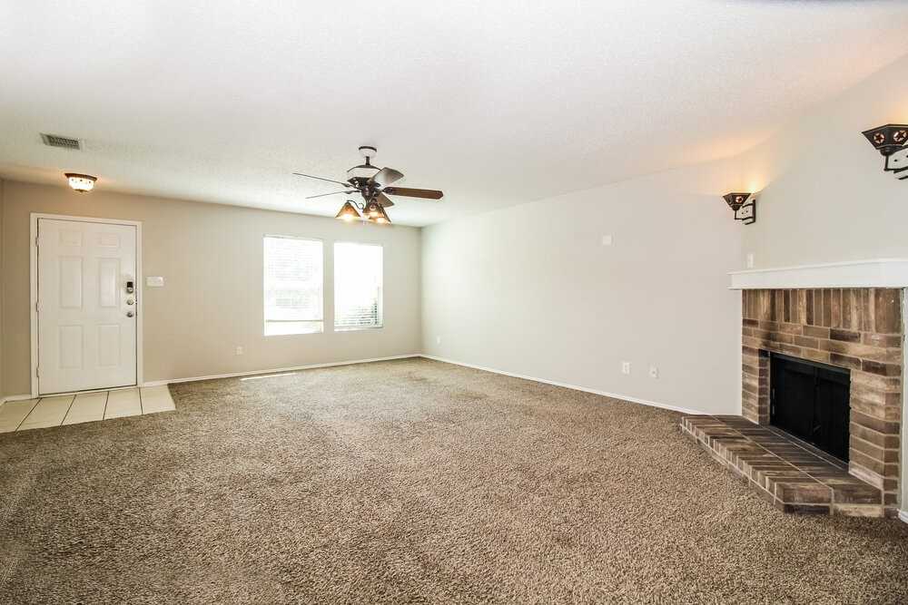 7620 Shoal Bnd - Photo 5 of 16