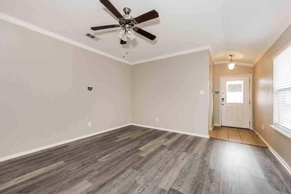 2105 Charmion Ln - Photo 5 of 16