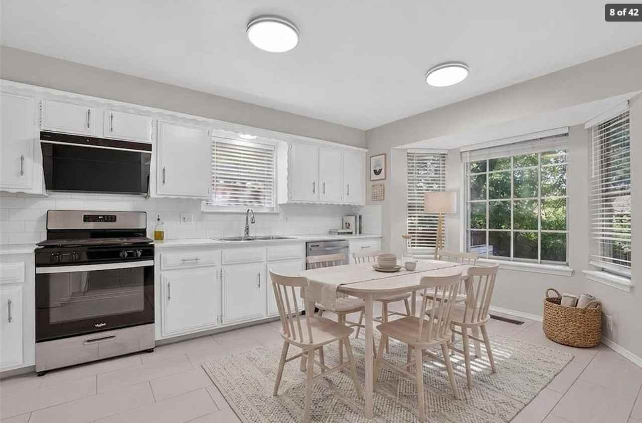 1015 Crown Dr - Photo 4 of 12