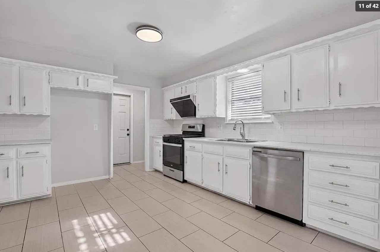 1015 Crown Dr - Photo 5 of 12