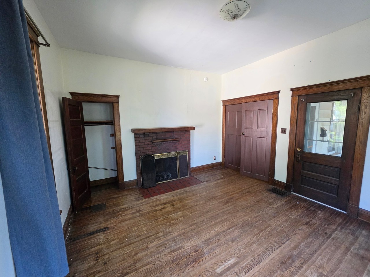 813 E University St - Photo 4 of 11