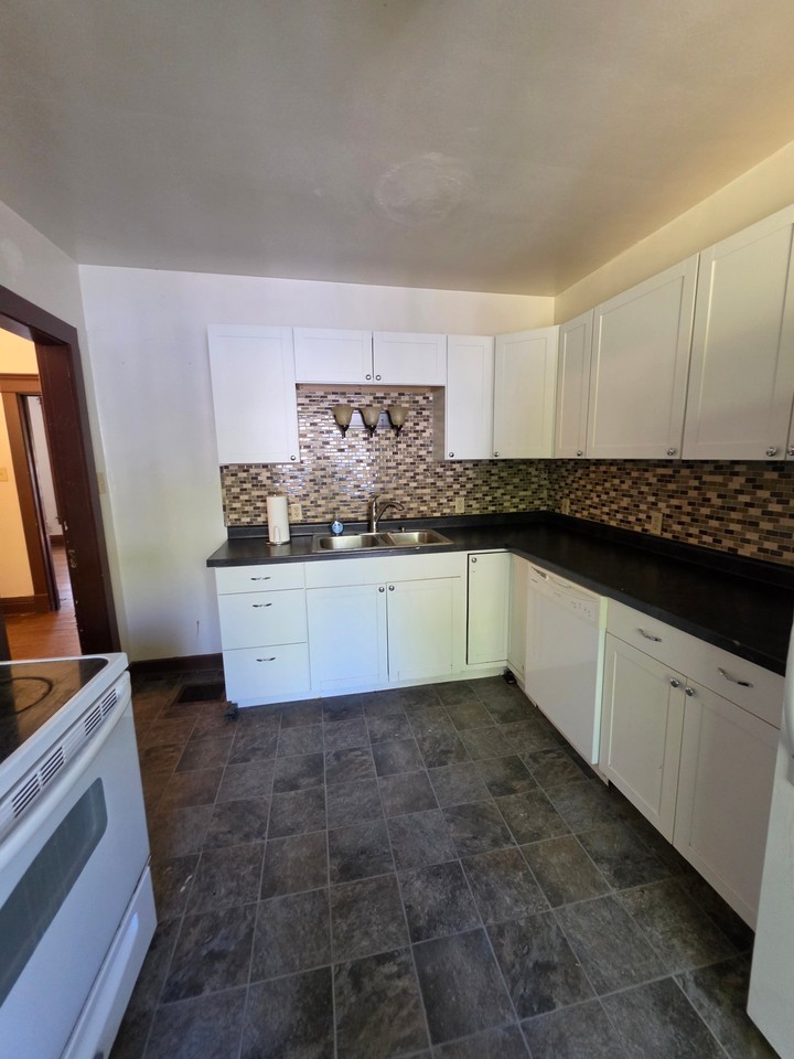 813 E University St - Photo 6 of 11